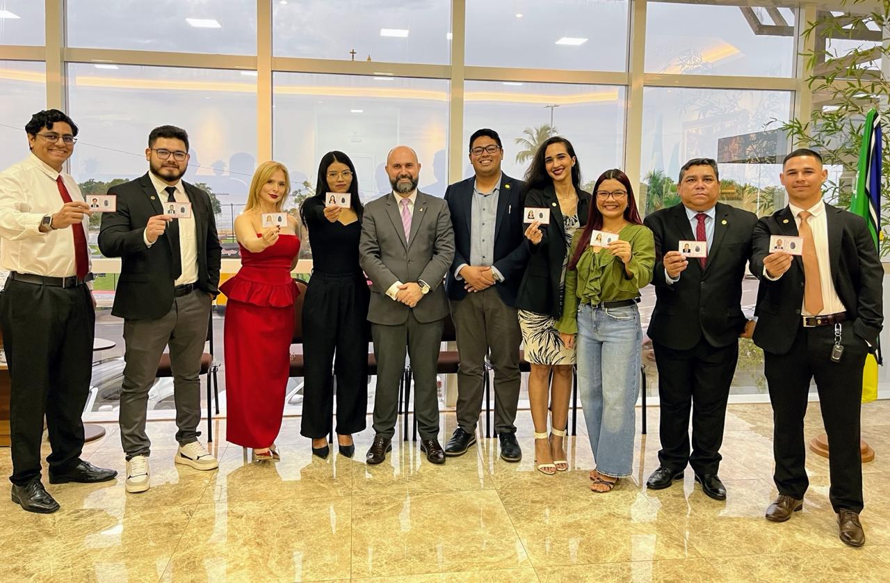 OAB-AP entrega carteiras provisórias a novos advogados em solenidade na sede da Seccional